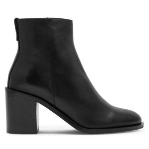 Botki GINO ROSSI. Czarne botki Gino Rossi, bez wzorów, bez obcasa, na słupku, bez zapięcia. Za 399,99 zł.