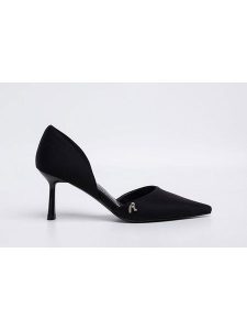 Replay Czółenka w kolorze czarnym rozmiar: 36. Czarne czółenka Replay, bez wzorów, bez obcasa, bez zapięcia. Za 173,99 zł.