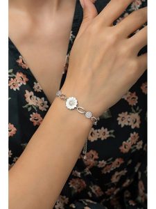Lodie Silver Srebrna bransoletka z cyrkoniami rozmiar: onesize. Szare bransoletki Lodie Silver, z cyrkonią, srebrne. Za 172,95 zł.