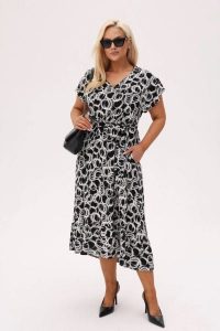 Asymetryczna sukienka Kiara MIDI z wiązaniem i falbanką - Black Ink PLUS SIZE XXL OVERSIZE. Czarne sukienki Moda Size Plus Iwanek, na co dzień, l, bez wzorów, z materiału, eleganckie, z asymetrycznym kołnierzem, plus size, bez ramiączek, midi, asymetryczne. W wyprzedaży za 263,90 zł.