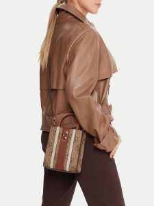 Guess Torebka Erenia Mini HWSO78 38750 Beżowy. Brązowe torebki klasyczne Guess, z aplikacjami, ze skóry, bez dodatków. Za 339,99 zł.