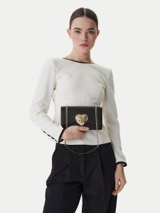 LOVE MOSCHINO Torebka JC4147PP1OL1600A Czarny. Czarne torebki klasyczne LOVE MOSCHINO, bez wzorów, ze skóry, bez dodatków. Za 664,99 zł.
