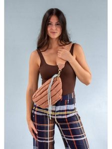 Fritzi aus Preußen Skórzana saszetka w kolorze jasnobrązowym - 30 x 16 x 10 cm rozmiar: onesize. Brązowe nerki i saszetki Fritzi aus Preußen, bez wzorów, z materiału. Za 200,60 zł.