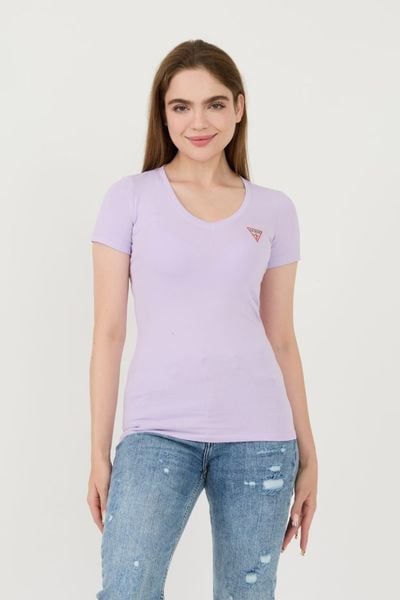 GUESS Lawendowy damski t-shirt Mini Triangle Tee, Rozmiar XS. Fioletowe t-shirty Guess, s, z aplikacjami, bez kołnierzyka, bez ramiączek. W wyprzedaży za 109,99 zł.