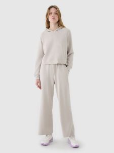 4F Spodnie dresowe z modalem z szerokimi nogawkami damskie - beżowe XL. Brązowe spodnie dresowe 4f, l, bez wzorów, z dresówki. W wyprzedaży za 89,99 zł.