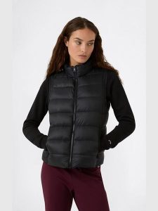 Champion Kamizelka pikowana w kolorze czarnym rozmiar: M. Czarne kamizelki Champion, m, bez wzorów, bez kołnierzyka, bez ramiączek, bez kaptura. Za 162,11 zł.