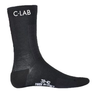 Zimowe skarpety kolarskie z wełny merino. Białe skarpetki C-LAB, bez wzorów, z wełny. Za 121,17 zł.