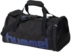 Torba sportowa Hummel Torba sportowa niebieska. Niebieskie torby podróżne i sportowe 8000KICKS, z aplikacjami, z materiału, na ramię. Za 184,99 zł.