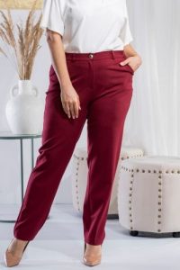 Spodnie na kant eleganckie cygaretki MELA bordowe. Czerwone chinosy KARKO, bez wzorów, z elastanu, z podwyższonym stanem. Za 89,50 zł.