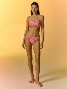 4F Dół od bikini damski - czerwony M. Czerwone bikini 4f, bez wzorów, z materiału. Za 59,99 zł.