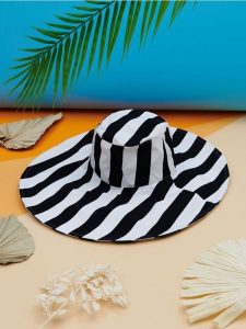 Kapelusz - czarny. Czarne kapelusze Sinsay, bez wzorów. Za 29,99 zł.