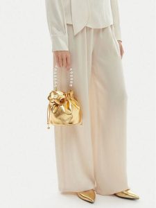 GINO ROSSI Torebka EO-ROSE-LA224-19454 Złoty. Żółte torebki klasyczne Gino Rossi, bez wzorów, ze skóry, bez dodatków. Za 299,99 zł.