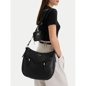 Torebka Lasocki. Czarne listonoszki Lasocki, bez wzorów, bez dodatków. Za 199,99 zł.