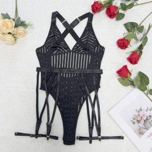 Body z dużym dekoltem na wieczorne wyjścia Arbana. Czarne body i gorsety Intica, bez wzorów, z tkaniny. Za 119,00 zł.