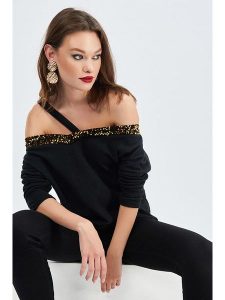 Milan Kiss Bluzka w kolorze czarnym rozmiar: M. Czarne bluzki Milan Kiss, m, bez wzorów, bez kołnierzyka, bez ramiączek. Za 78,99 zł.