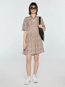 Sukienka damska mini z wiskozy z nadrukiem kremowa Viana 103. Białe sukienki Big Star, l, bez wzorów, z koronki, bez kołnierzyka, bez ramiączek, mini. Za 199,99 zł.