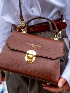 Victor & Hugo Paris Skórzana torebka "Florentine" w kolorze brązowym - 21,5 x 16,5 x 12,5 cm rozmiar: onesize. Brązowe torebki klasyczne Victor & Hugo Paris, bez wzorów, z materiału, przez ramię, bez dodatków. Za 304,99 zł.