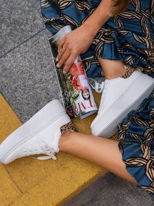 Belucci Sneakersy w kolorze białym rozmiar: 39. Białe trampki Belucci, bez wzorów, bez zapięcia. Za 117,99 zł.