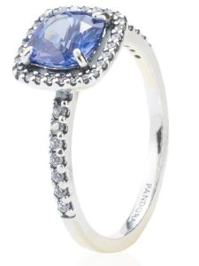 Pandora Srebrny pierścionek z kryształami i cyrkoniami rozmiar: 50. Niebieskie pierścionki Pandora, z cyrkonią, srebrne. Za 304,99 zł.