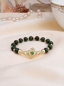 L'Atelier de Gaia Pozłacana bransoletka z tygrysim okiem i cyrkoniami rozmiar: onesize. Zielone bransoletki L'Atelier de Gaia, z cyrkonią, pozłacane. Za 45,45 zł.