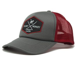 Czapka Trucker z wyściółką / Rozmiar uniwersalny (Szary/Czerwony). Czerwone czapki SURF MONKEY, z aplikacjami, z materiału. Za 135,96 zł.