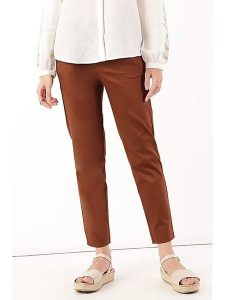 Marks & Spencer Spodnie chino w kolorze jasnobrązowym rozmiar: 40/L31. Brązowe chinosy Marks & Spencer, bez wzorów, z podwyższonym stanem. Za 66,45 zł.