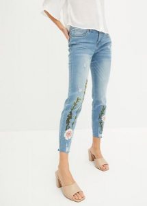Jeansy skinny, średni stan, z dodatkiem stretchu. Niebieskie jeansy bonprix, bez wzorów, z jeansu. Za 159,99 zł.