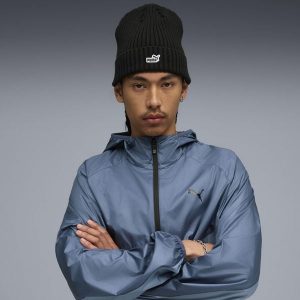 Czapka średniej głębokości Essentials z naszywką PUMA Black. Czarne czapki Puma, z aplikacjami, eleganckie. Za 79,00 zł.