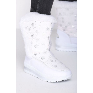 Białe Śniegowce Same. Buty zimowe marki Born2be. Za 59,99 zł.