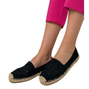 Czarne espadryle ażurowe na platformie. Czarne espadryle w ażurowe wzory, z tkaniny, bez obcasa, na platformie. Za 81,09 zł.
