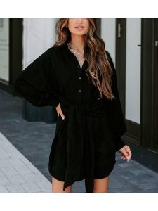 Milan Kiss Sukienka w kolorze czarnym rozmiar: M. Czarne sukienki Milan Kiss, na co dzień, m, bez wzorów, z wiskozy, bez kołnierzyka, bez ramiączek, mini, proste. Za 176,50 zł.