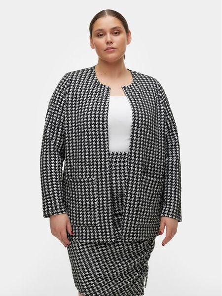 Vero Moda Curve Marynarka Bena 10302003 Czarny Regular Fit. Czarne marynarki i żakiety Vero Moda Curve, bez wzorów, z syntetyku. Za 129,99 zł.