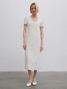 BGN Sukienka w kolorze białym rozmiar: 34. Białe sukienki BGN, bez wzorów, z koronki, bez kołnierzyka, bez ramiączek, midi. Za 74,28 zł.