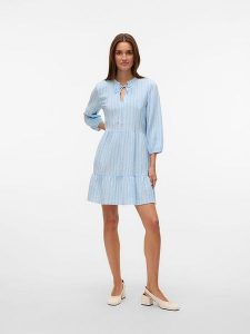 Vero Moda Sukienka w kolorze błękitnym rozmiar: M. Niebieskie sukienki Vero Moda, m, bez wzorów, z bawełny, bez kołnierzyka, bez ramiączek, mini. Za 133,95 zł.