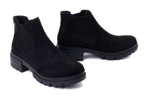 RIEKER 76884-00 black, botki damskie. Czarne botki Rieker, bez wzorów, bez obcasa, na obcasie, bez zapięcia. Za 293,61 zł.