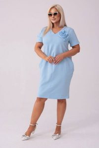 Błękitna sukienka Eloise - Casualowa Elegancja PLUS SIZE XXL LATO. Niebieskie sukienki Moda Size Plus Iwanek, na co dzień, na lato, l, bez wzorów, z bawełny, eleganckie, bez kołnierzyka, plus size, bez ramiączek, mini, oversize. Za 249,90 zł.