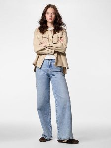 Pieces Koszula sztruksowa "Pceffi" w kolorze beżowym rozmiar: XS. Brązowe koszule Pieces, xs, bez wzorów, ze sztruksu, bez kołnierzyka, bez ramiączek. Za 83,42 zł.