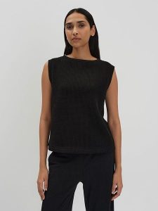 Someday Top w kolorze czarnym rozmiar: 42. Czarne topy someday., bez wzorów, bez kołnierzyka, bez ramiączek. Za 149,95 zł.