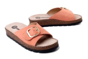 Dr. Brinkmann 700936-62 Pomarańczowy, klapki damskie. Brązowe klapki Dr. Brinkmann, bez wzorów, ze skóry, bez obcasa. Za 249,90 zł.