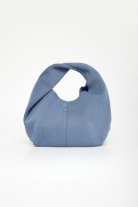 Torebka damska hobo do ręki Tika ECOALF. Torebki klasyczne Ecoalf, bez wzorów, do ręki, bez dodatków. Za 399,00 zł.