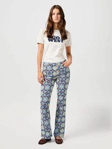 Wrangler Koszulka w kolorze białym rozmiar: M. Białe bluzki Wrangler, m, bez wzorów, z bawełny, bez kołnierzyka, bez ramiączek. Za 56,99 zł.