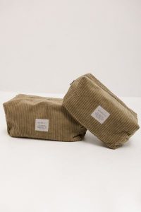 Kosmetyczka ze sztruksu w kolorze KHAKI-TRAVEL small size-MAŁY. Zielone kosmetyczki Marsala, bez wzorów, z bawełny. Za 69,90 zł.
