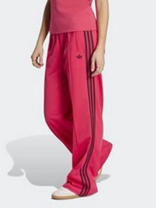 Adidas Spodnie dresowe w kolorze różowym rozmiar: XS. Różowe spodnie dresowe ADIDAS, xs, bez wzorów, z dresówki. Za 229,95 zł.