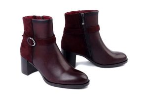 TAMARIS 1-25363-45 537 merlot, botki damskie. Czerwone botki Tamaris, bez wzorów, z polaru, bez obcasa, na obcasie, bez zapięcia. Za 449,90 zł.
