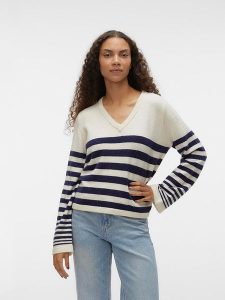 Vero Moda Sweter "Hurricane" w kolorze biało-czarnym rozmiar: S. Białe swetry oversize Vero Moda, s, bez wzorów, bez ramiączek. Za 72,95 zł.
