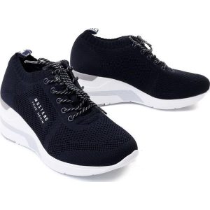 MUSTANG 46C0001 navy, półbuty/sneakersy damskie. Niebieskie półbuty Mustang, bez wzorów, bez obcasa, na koturnie, bez zapięcia. Za 144,95 zł.
