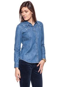 KOSZULA JEANSOWA DAMSKA WRANGLER STAR SHIRT MID INDIGO W5231O68E 112129333. Niebieskie koszule Wrangler, s, bez wzorów, z jeansu, bez kołnierzyka, bez ramiączek. W wyprzedaży za 69,99 zł.