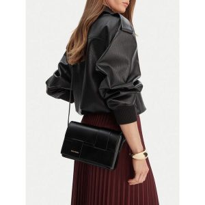 Torebka GINO ROSSI. Czarne listonoszki Gino Rossi, bez wzorów, bez dodatków. Za 179,99 zł.