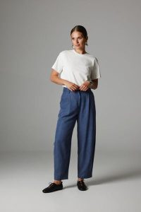 SPODNIE BARREL PABLO DENIM M - Flawless. Niebieskie spodnie z wysokim stanem Flawless, bez wzorów, z denimu, z podwyższonym stanem. Za 589,00 zł.