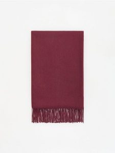 Szalik z dodatkiem wiskozy - burgundowy. Czerwone szaliki Reserved, bez wzorów, z wiskozy. Za 59,99 zł.